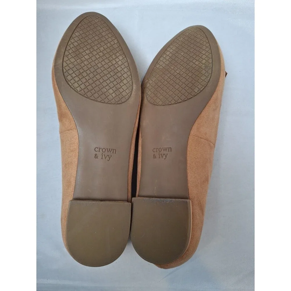 CROWN & IVY Women's Tassel Loafers Flats Tan Suede Gold Trim Slip On Size 8 M